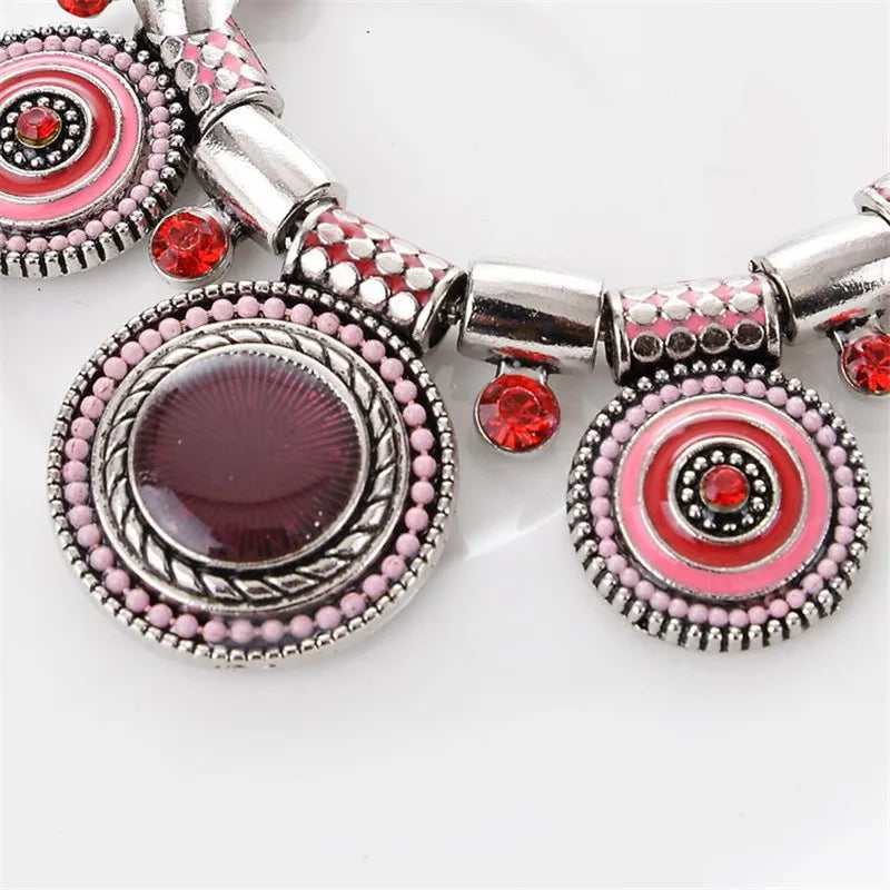Vintage Gem Choker Necklace - Retro Statement Pendant Jewelry