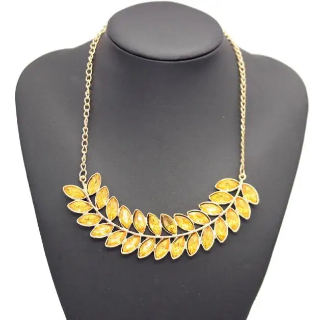 Vintage Gem Choker Necklace - Retro Statement Pendant Jewelry