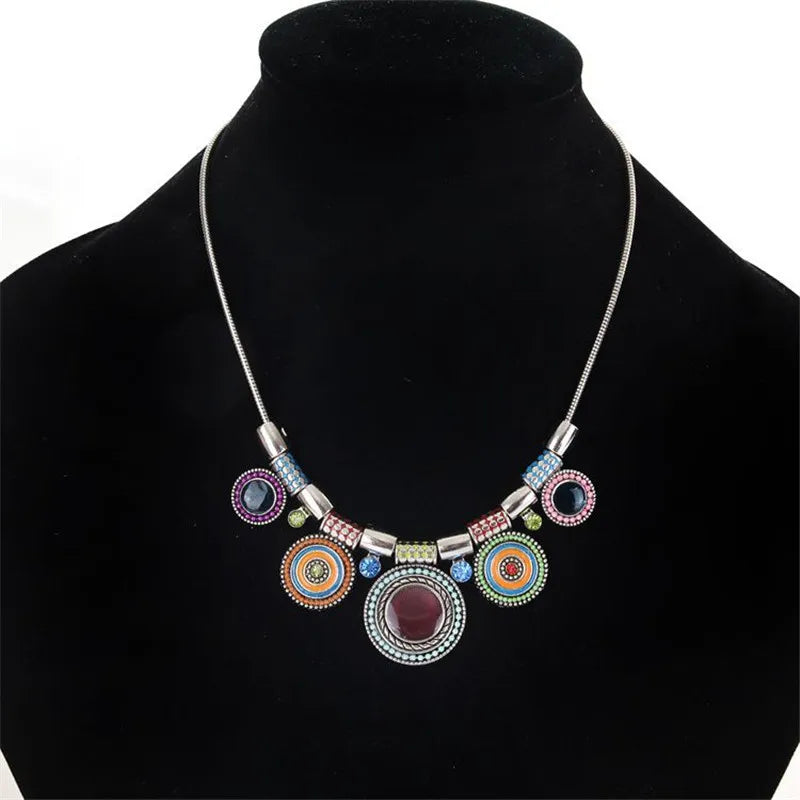 Vintage Gem Choker Necklace - Retro Statement Pendant Jewelry