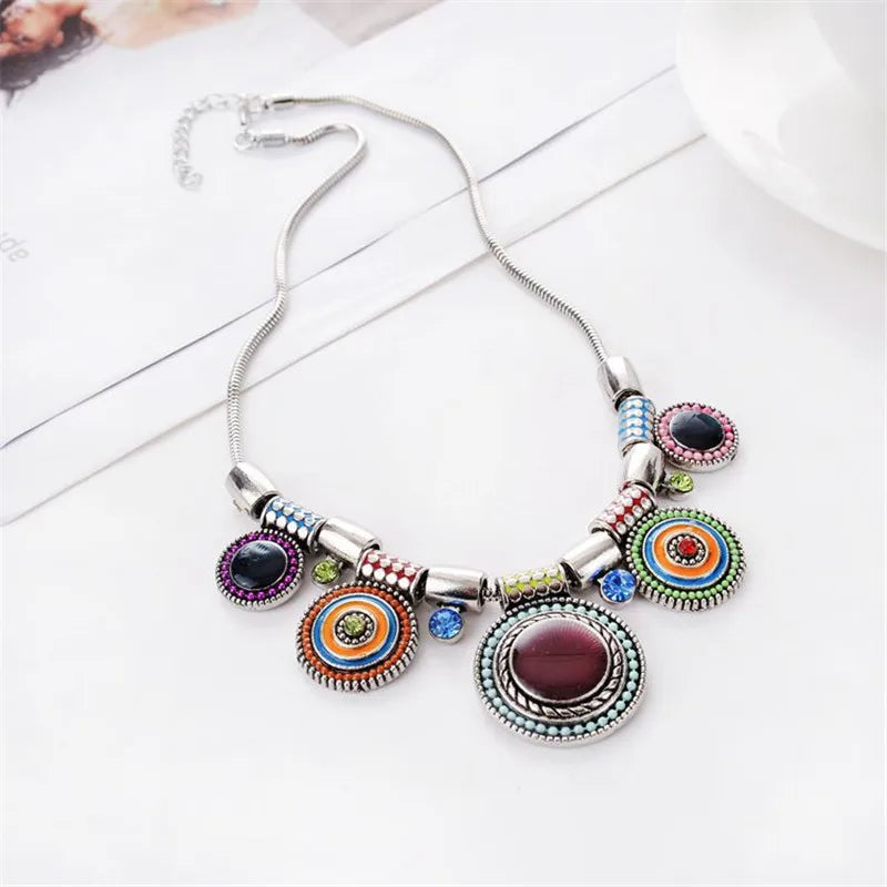Vintage Gem Choker Necklace - Retro Statement Pendant Jewelry