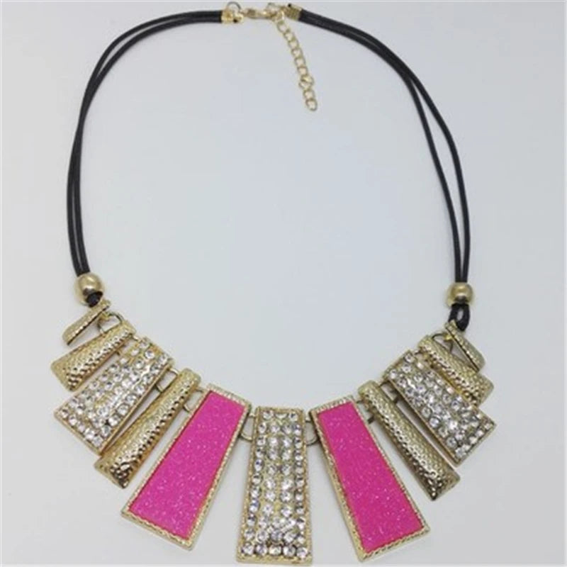 Vintage Gem Choker Necklace - Retro Statement Pendant Jewelry