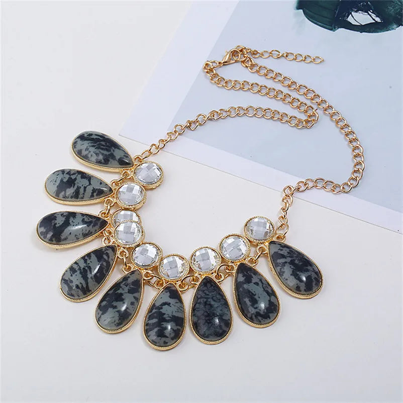 Vintage Gem Choker Necklace - Retro Statement Pendant Jewelry