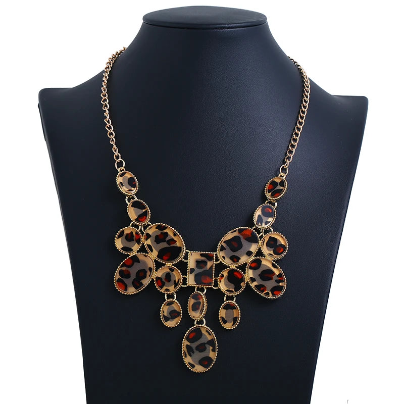 Vintage Gem Choker Necklace - Retro Statement Pendant Jewelry