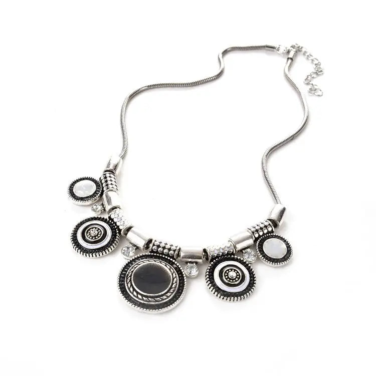 Vintage Gem Choker Necklace - Retro Statement Pendant Jewelry