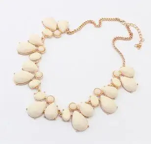 Vintage Gem Choker Necklace - Retro Statement Pendant Jewelry