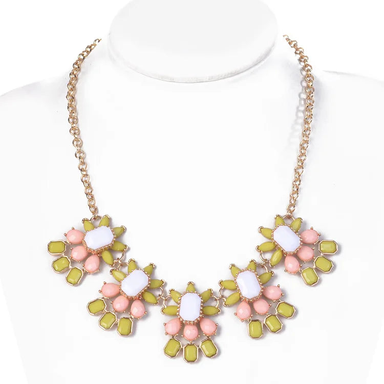 Vintage Gem Choker Necklace - Retro Statement Pendant Jewelry