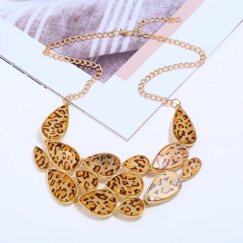 Vintage Gem Choker Necklace - Retro Statement Pendant Jewelry